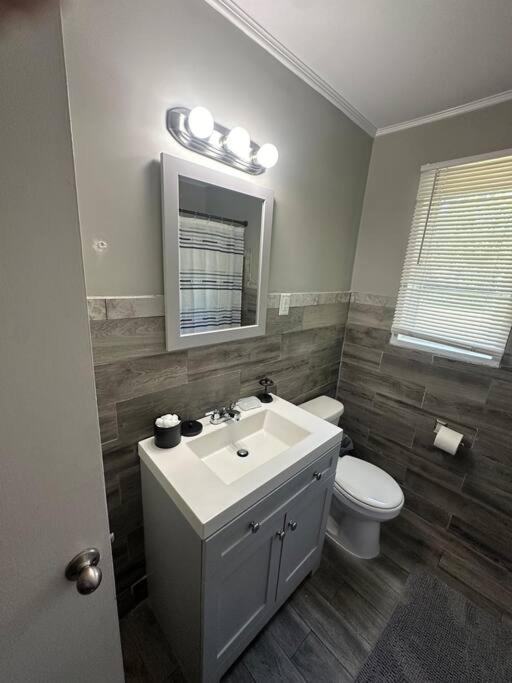 E, Memphis Home 5 Min From I240W 외부 사진